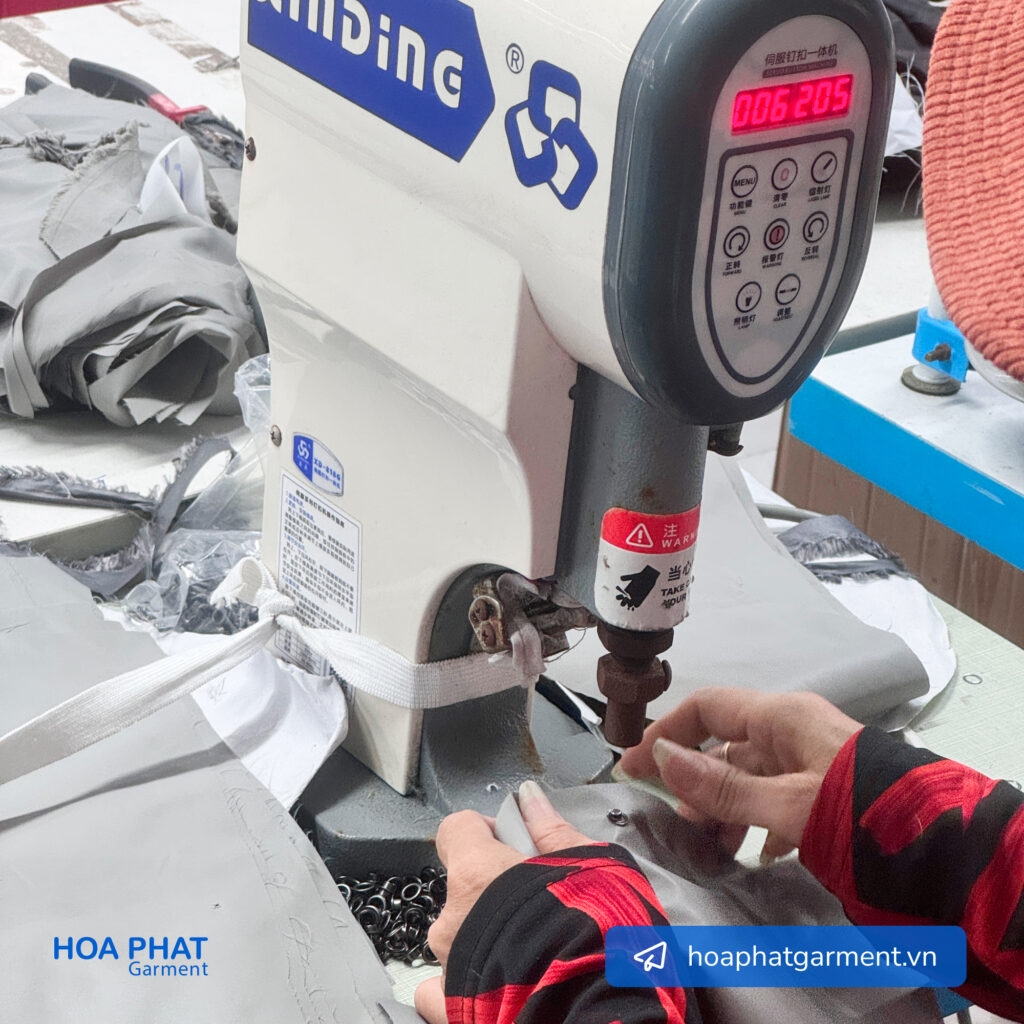 nên may áo gió đồng phục ở đâu?